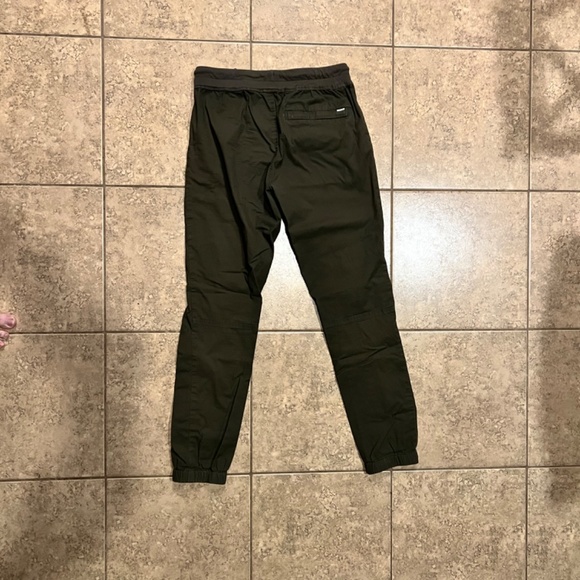 Vuori Ripstop Traveler Jogger Dark Oregano - Picture 3 of 4